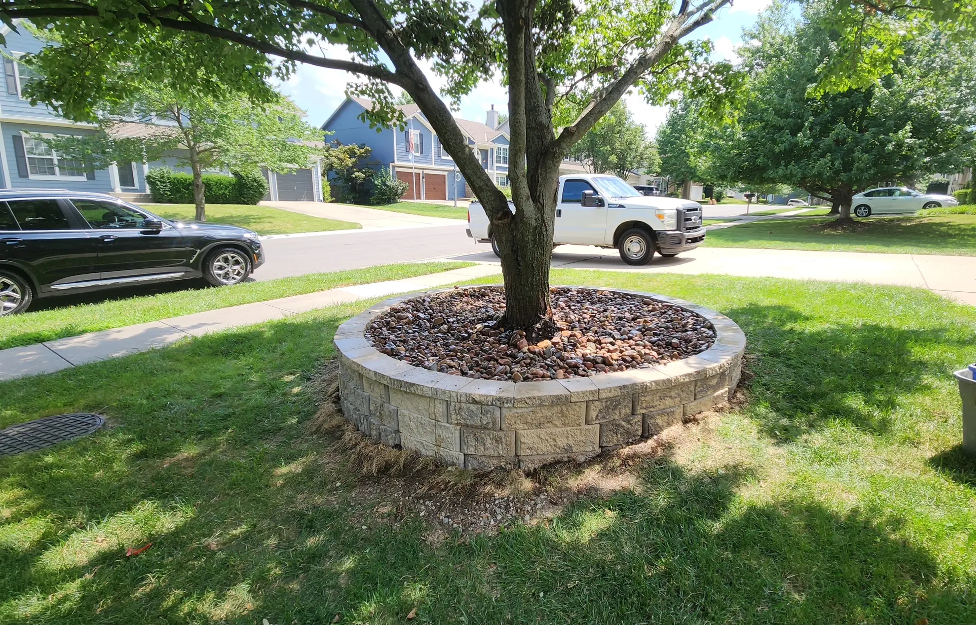 Finished block tree ring filled with decorative river rock